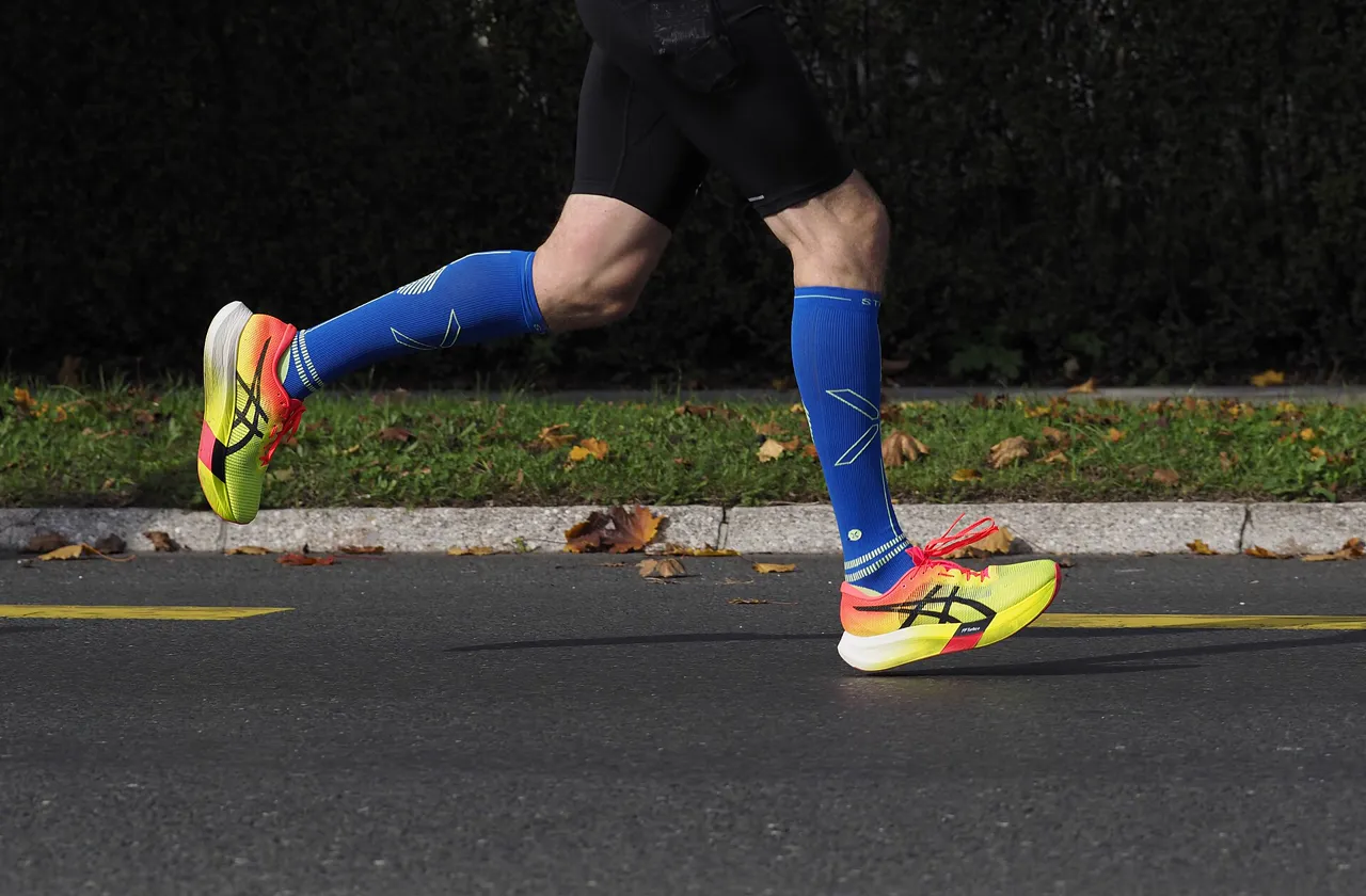 A runner mid-stride, captured in precise detail